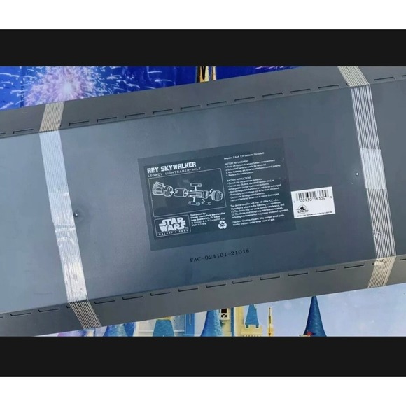 New Star Wars Galaxy Edge REY SKYWALKER LEGACY LIGHTSABER Yellow Disney Sold Out - Picture 12 of 12